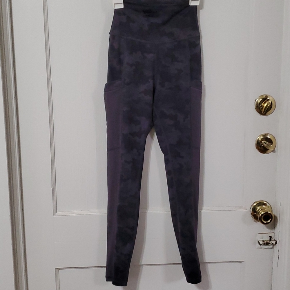 Zyia Hero Camo leggings